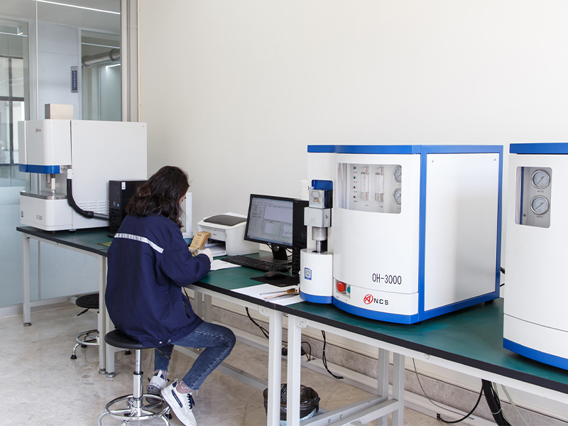 Analysator for brint, ilt, kulstof og svovl